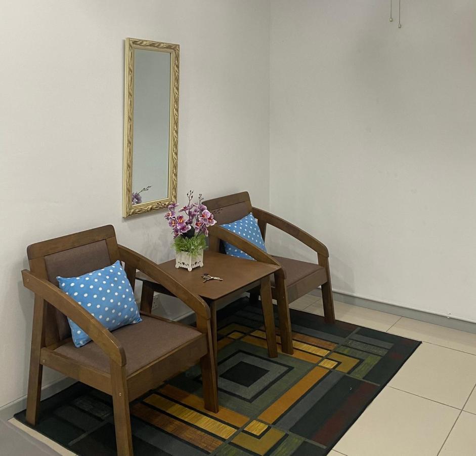 Klia Redza Homestay Kota Warisan Malay Only Sepang Exterior foto