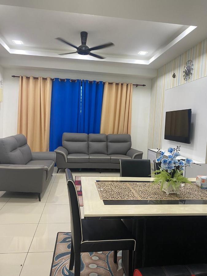 Klia Redza Homestay Kota Warisan Malay Only Sepang Exterior foto